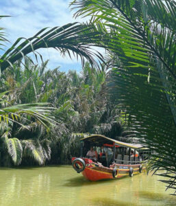 A scenic boat trip on the Ben Tre river